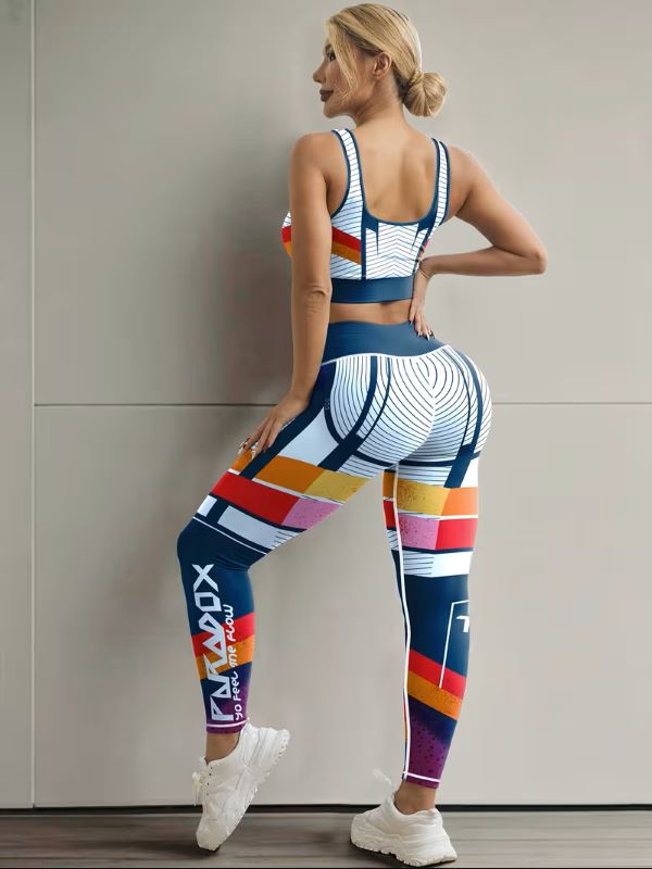 Premium activewear set with ultra-elastic fabric - detail view
